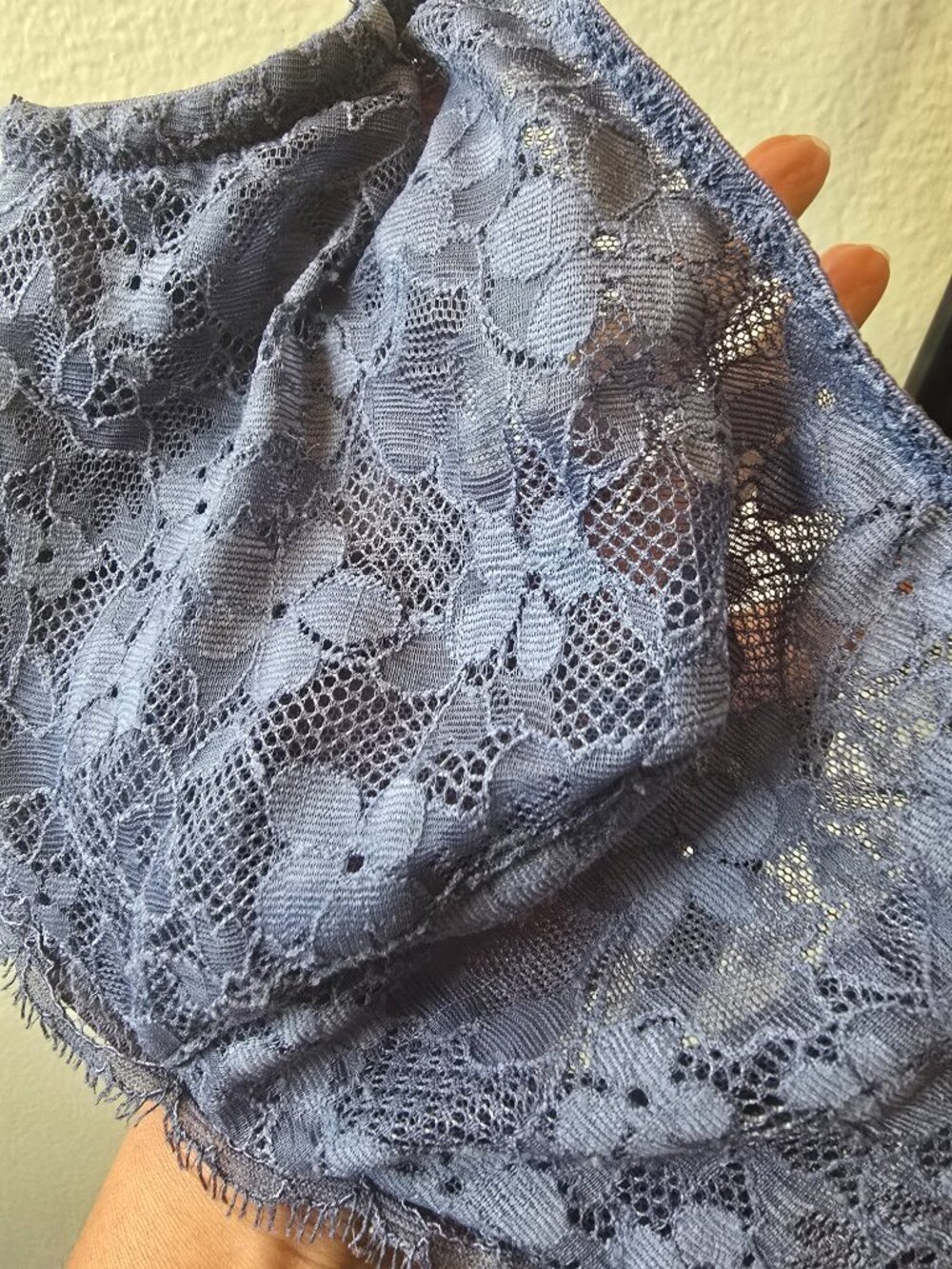 Victoria’s Secret 34DD navy floral lace unlined underwire bra - Picture 6 of 11
